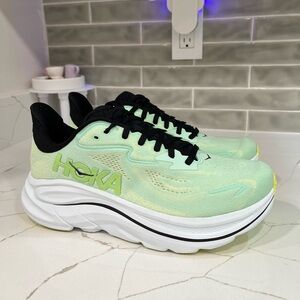 Hoka Clifton 10 Running Shoes. Men’s Size 7D Color Green